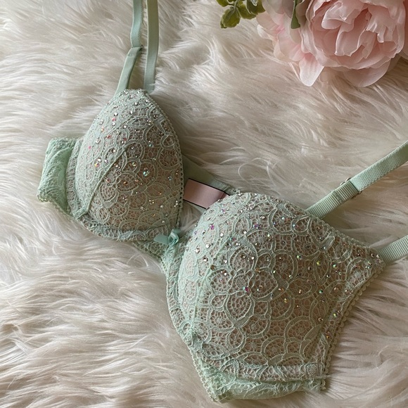 ✨ Customized Bling Victoria’s Secret Push Up Bra ✨ - Picture 7 of 8